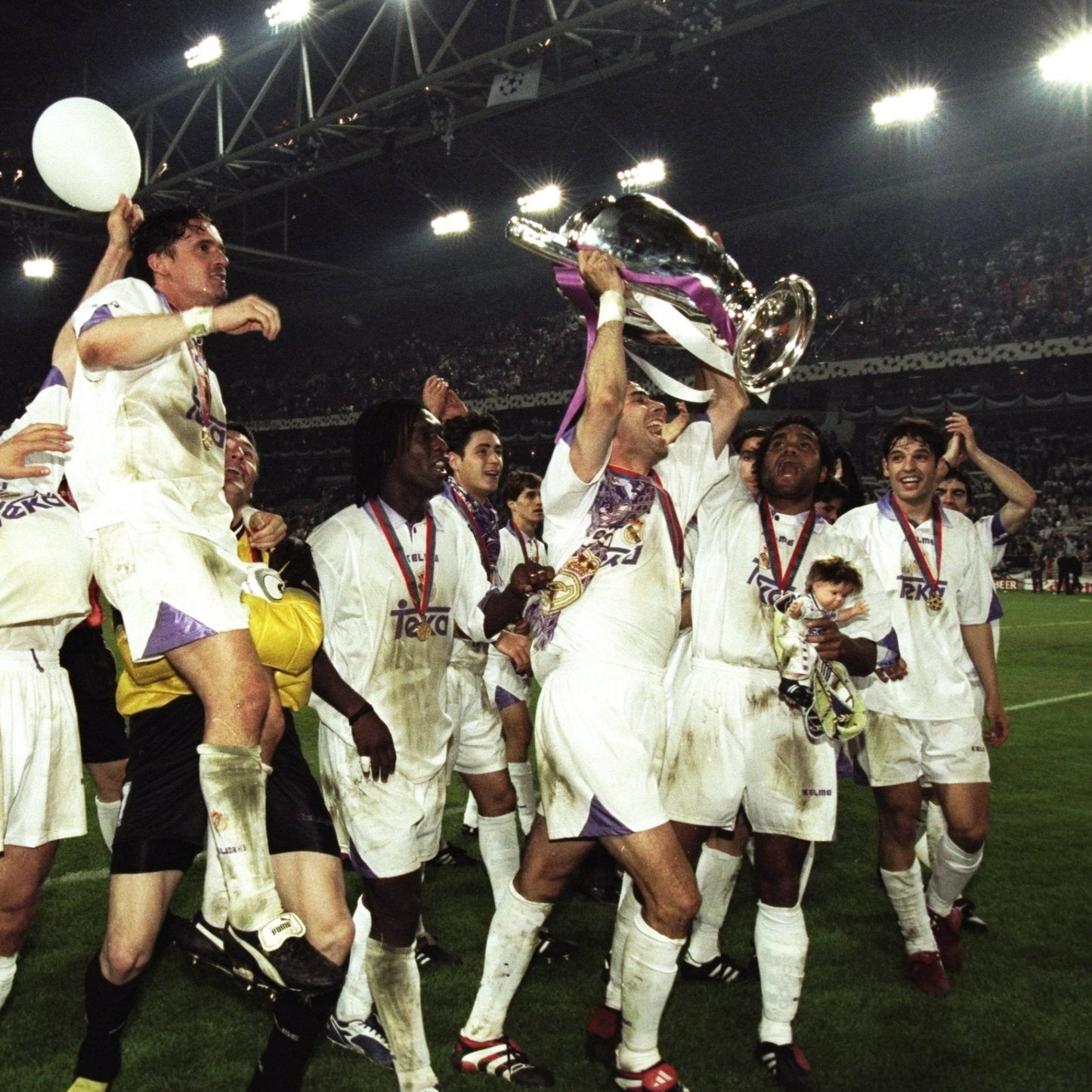 Real Madrid Titular 1997/98 ✈️ - Thunder Internacional